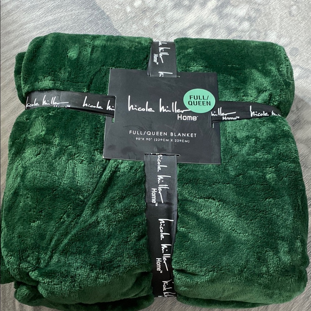 Nicole Miller Home Emerald green Blanket